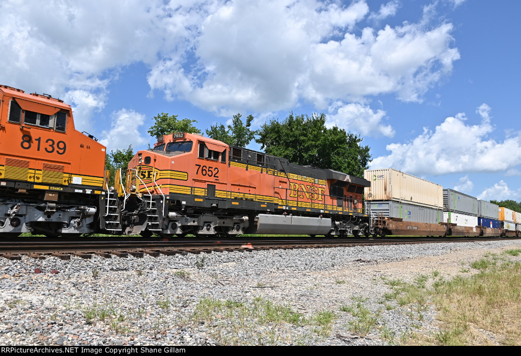 BNSF 7652 Roster shot